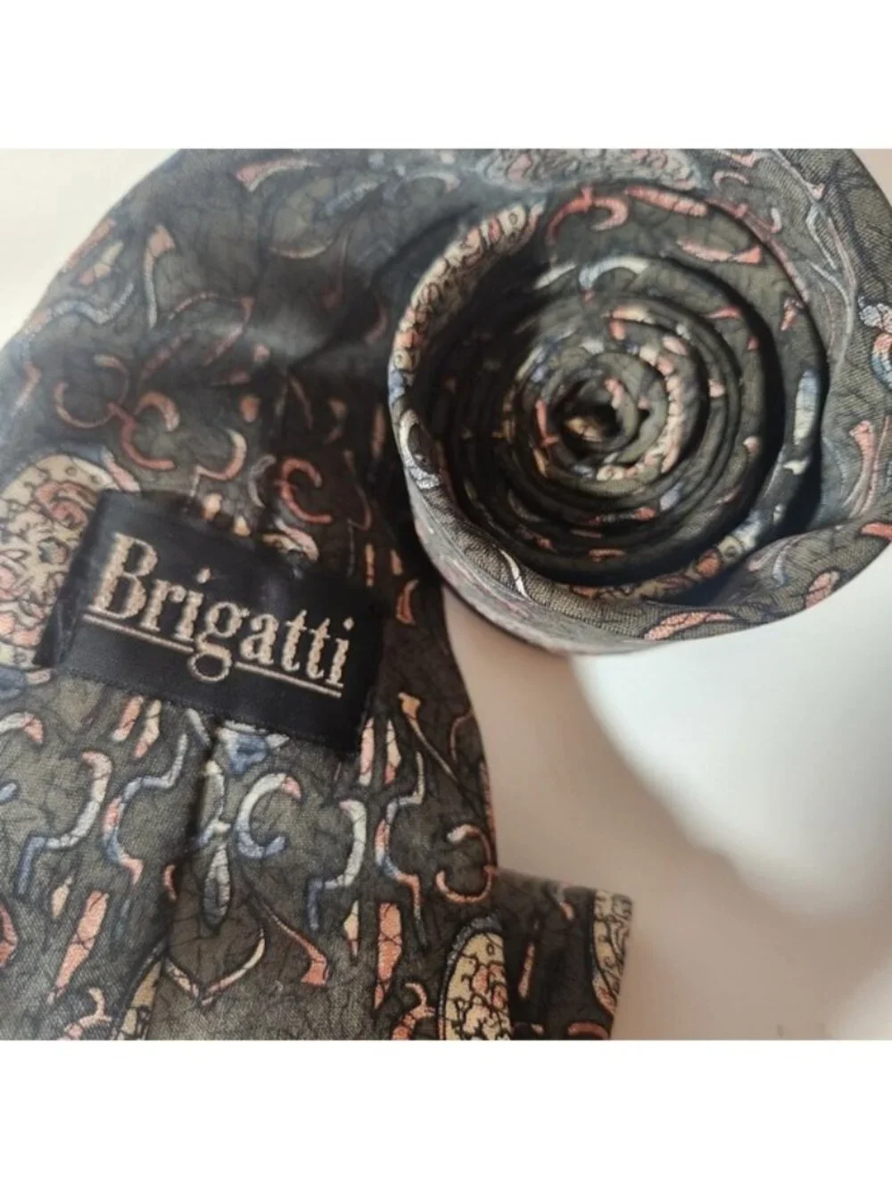 Brigatti‎ Mens Silk Necktie Olive Green Abstract Medallion Fleur-De-Lis